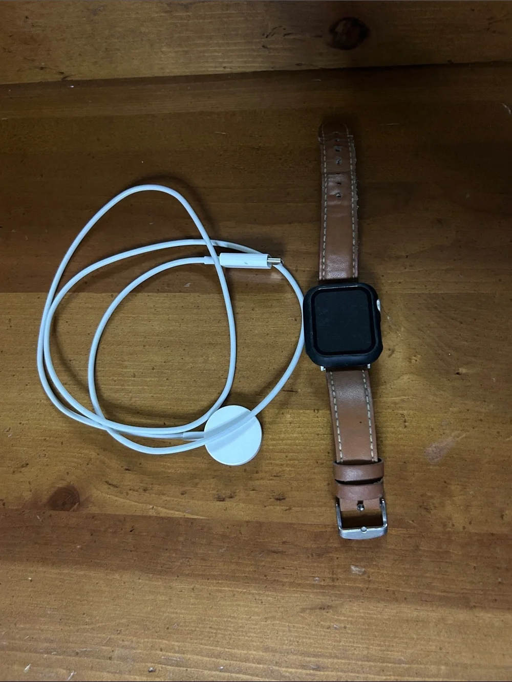 Apple Smartwatch with Brown Leather Band and Black Case SE 40mm